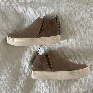 Taupe Universal Thread Liz Fashion Sneakers